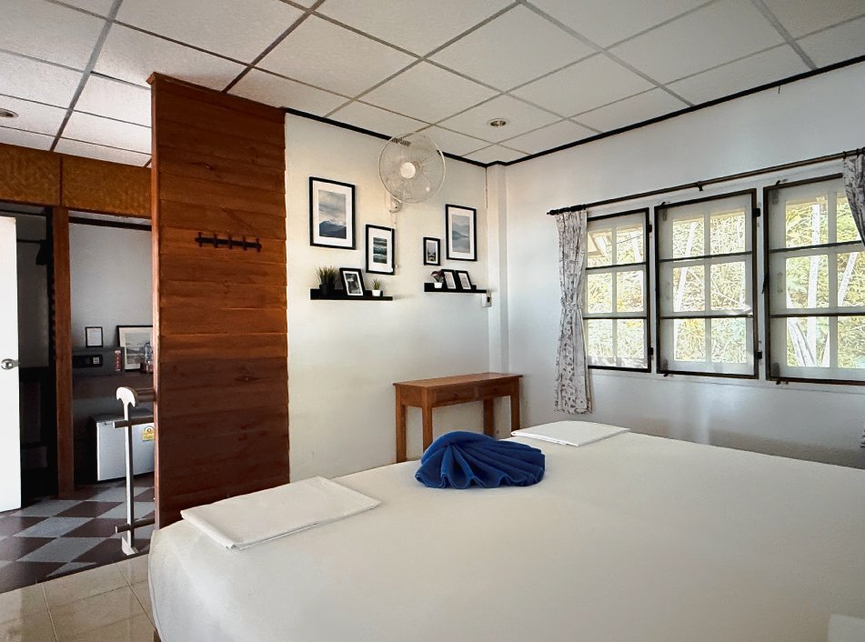 Superior Seaside Bungalow interior and details