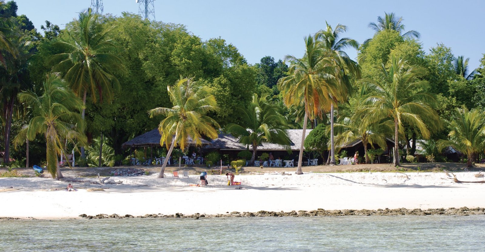 Pansand Resort surrounded by tropical nature on Koh Bulon-Lae